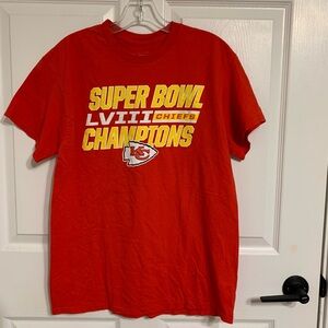 NFL Red Team Apparel Chiefs Super-bowl Champions Graphic Tee Medium 100% Cotton